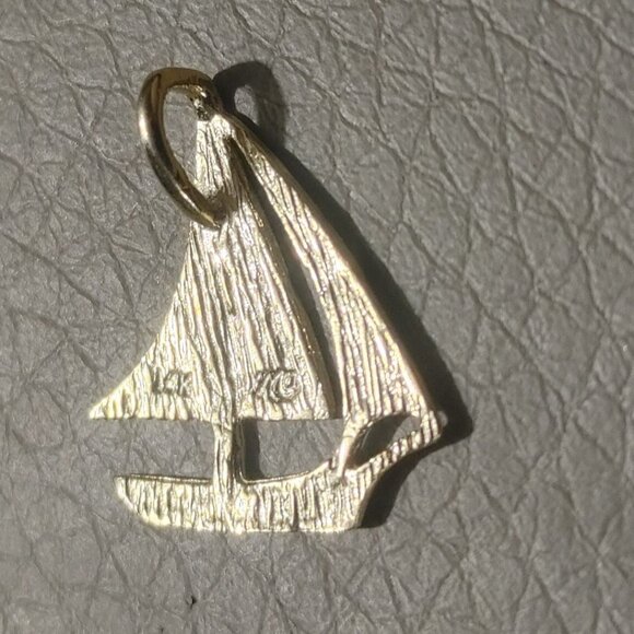 14k Pendant Charm Yellow Gold YG Mark Anthony Sailboat Sailing Beach - Picture 4 of 9